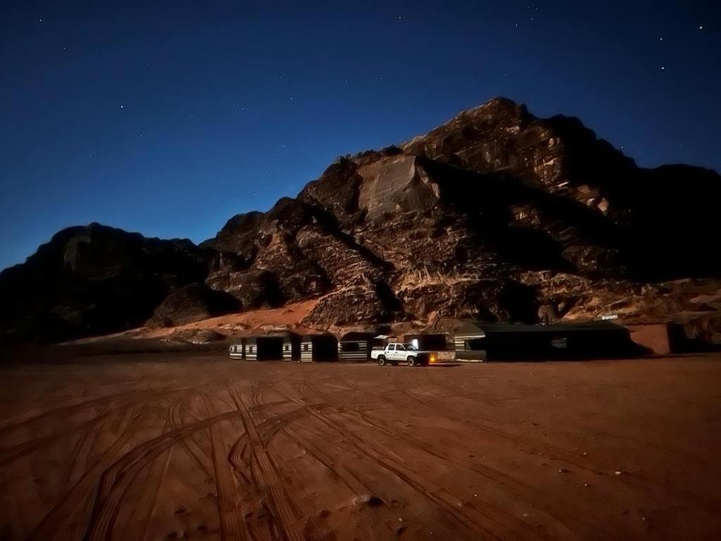 Wadi Rum Sky Tours & Camp מראה חיצוני תמונה