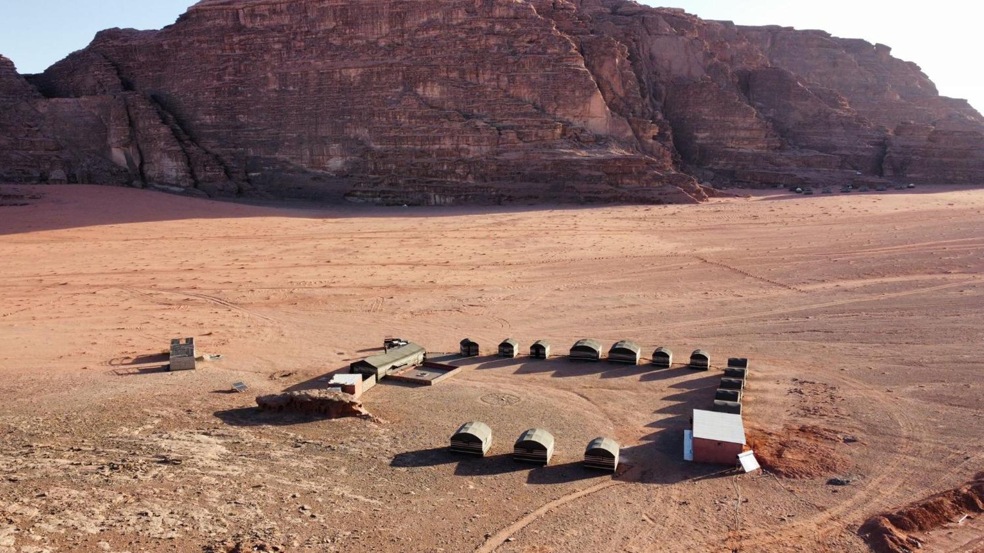 Wadi Rum Sky Tours & Camp מראה חיצוני תמונה