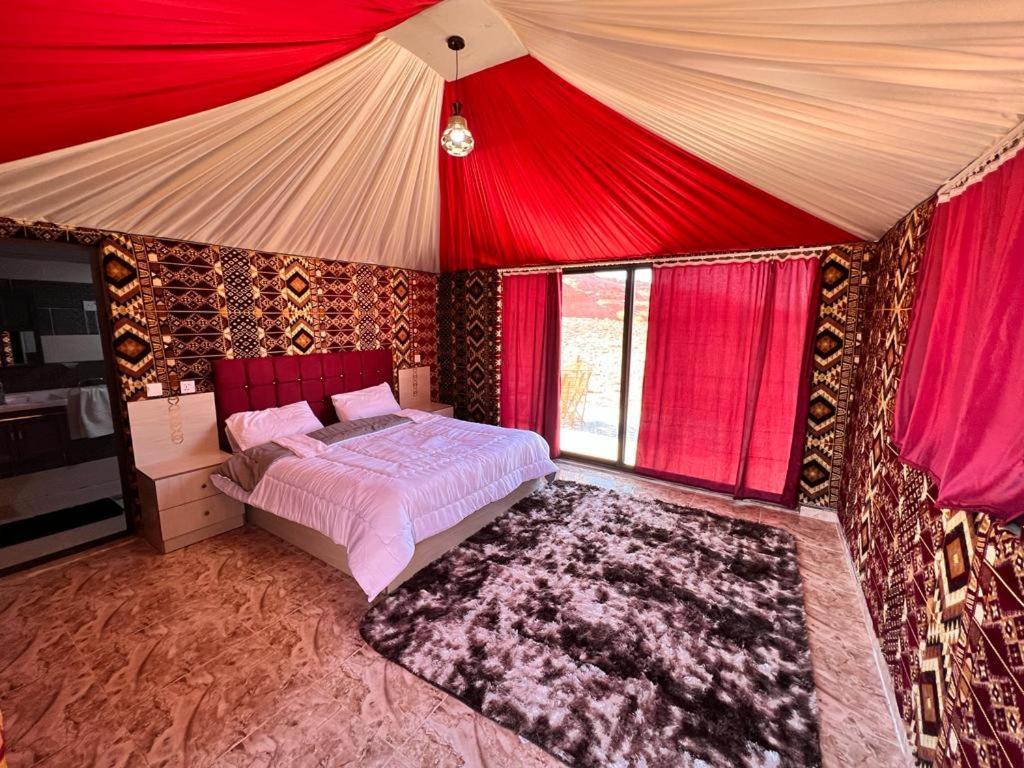 Wadi Rum Sky Tours & Camp מראה חיצוני תמונה