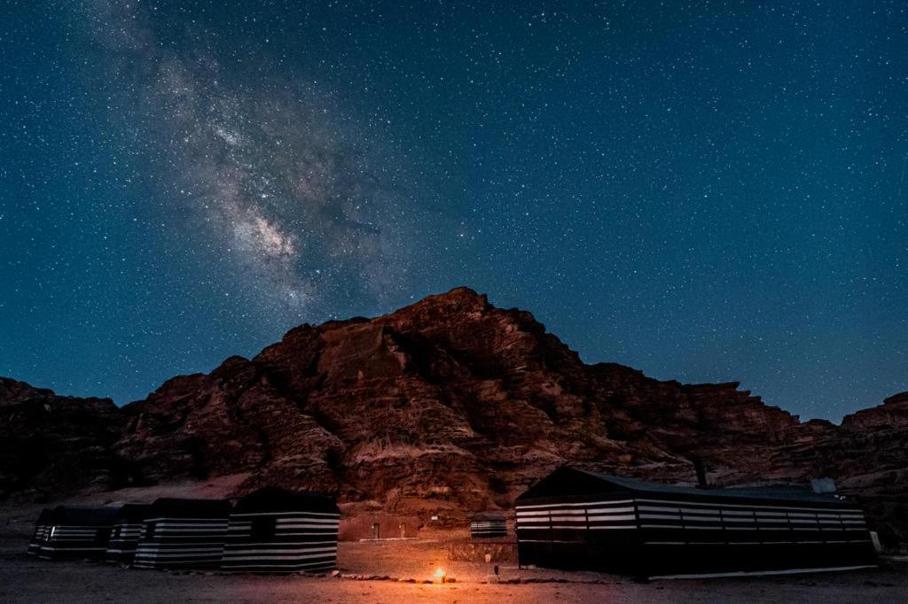 Wadi Rum Sky Tours & Camp מראה חיצוני תמונה