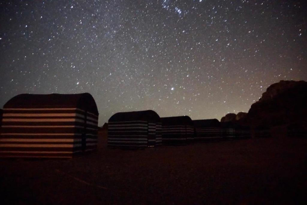 Wadi Rum Sky Tours & Camp מראה חיצוני תמונה