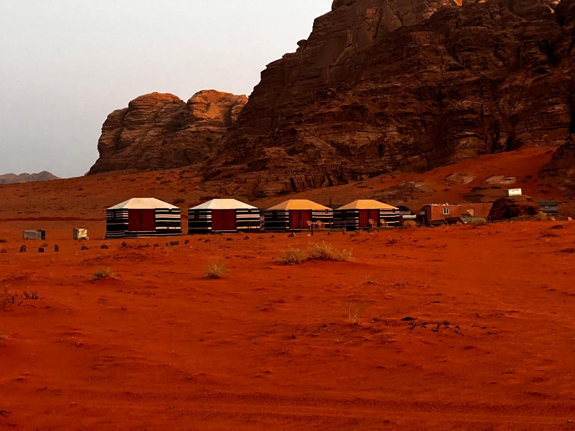 Wadi Rum Sky Tours & Camp מראה חיצוני תמונה