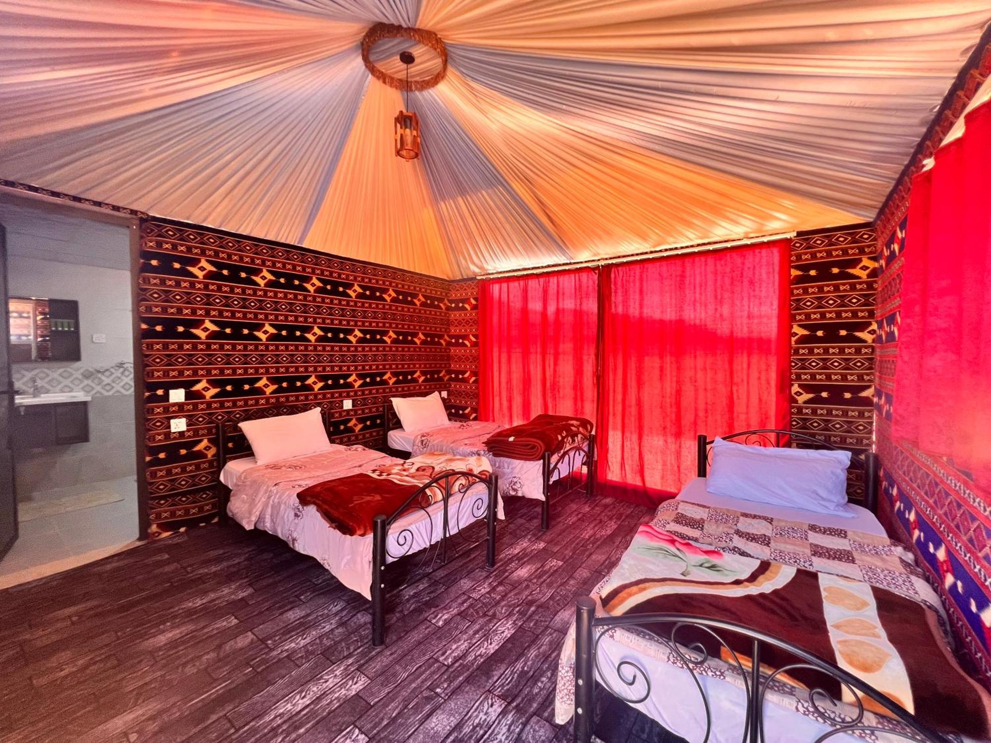 Wadi Rum Sky Tours & Camp מראה חיצוני תמונה