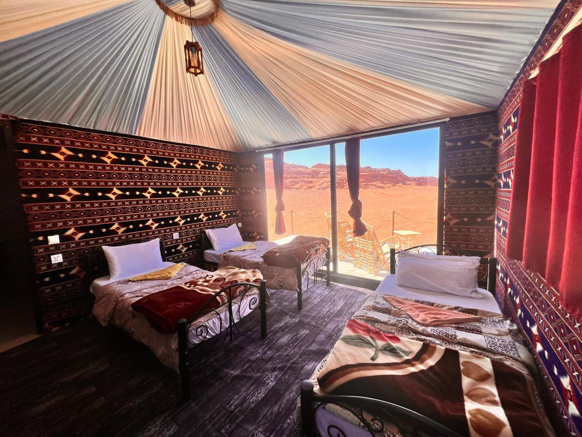 Wadi Rum Sky Tours & Camp מראה חיצוני תמונה