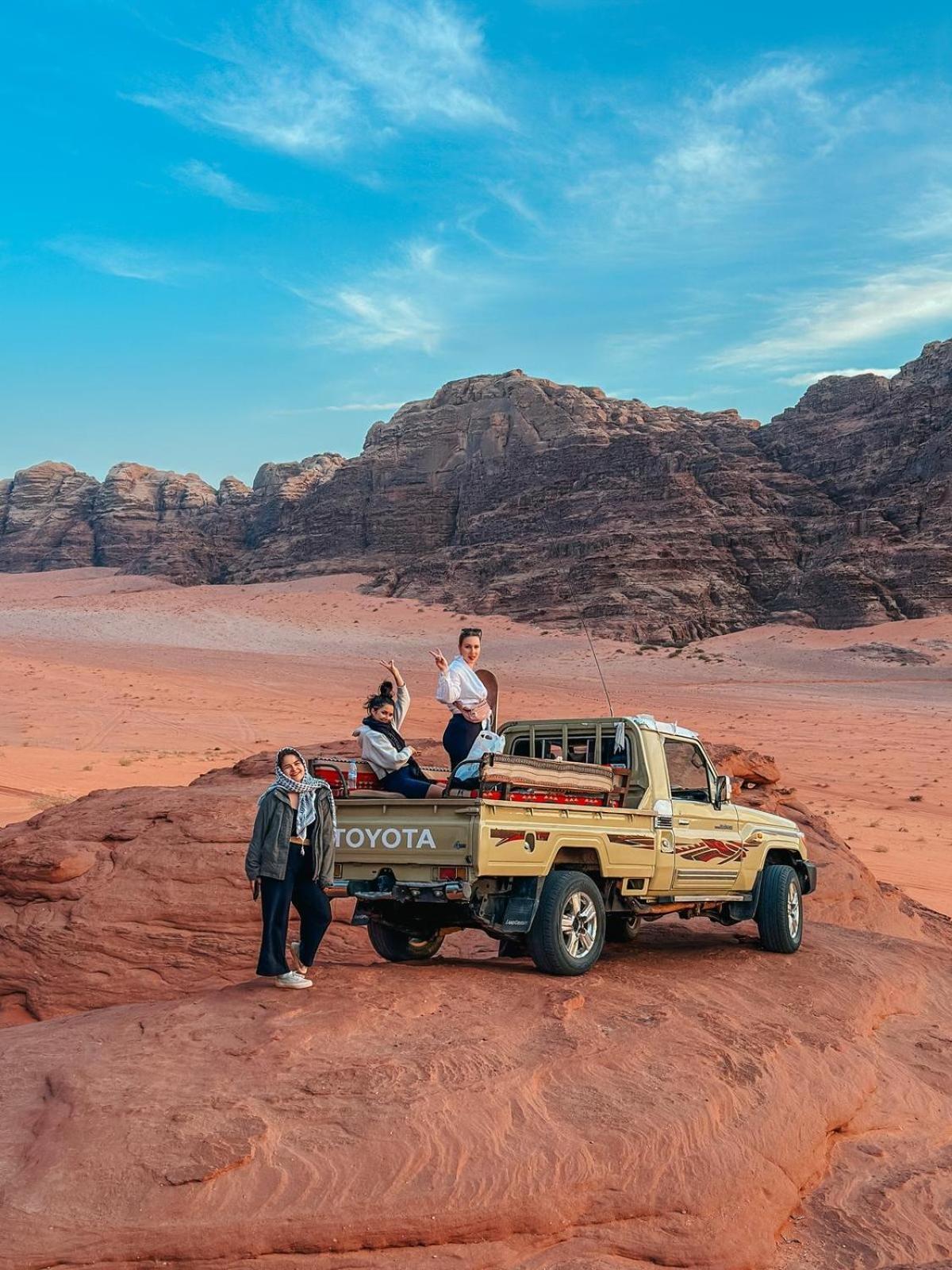 Wadi Rum Sky Tours & Camp מראה חיצוני תמונה