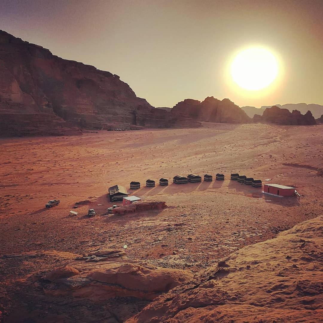 Wadi Rum Sky Tours & Camp מראה חיצוני תמונה